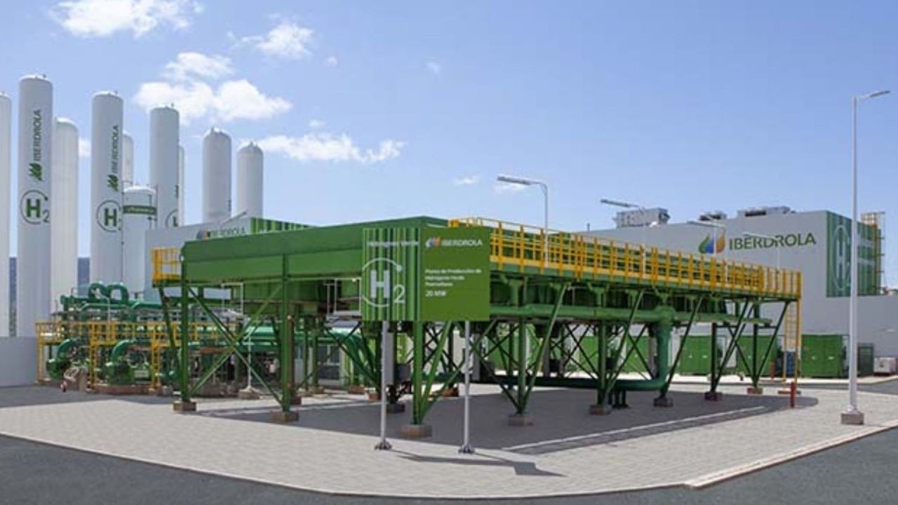 A green hydrogen production plant with gas storage cyclinders concept